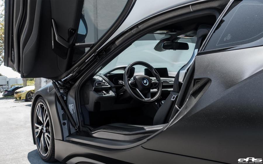 Интерьер BMW i8 in Black by EAS 2016 года  (фото 14 из 21)